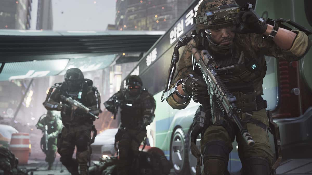 Soldiers running in Advanced Warfare